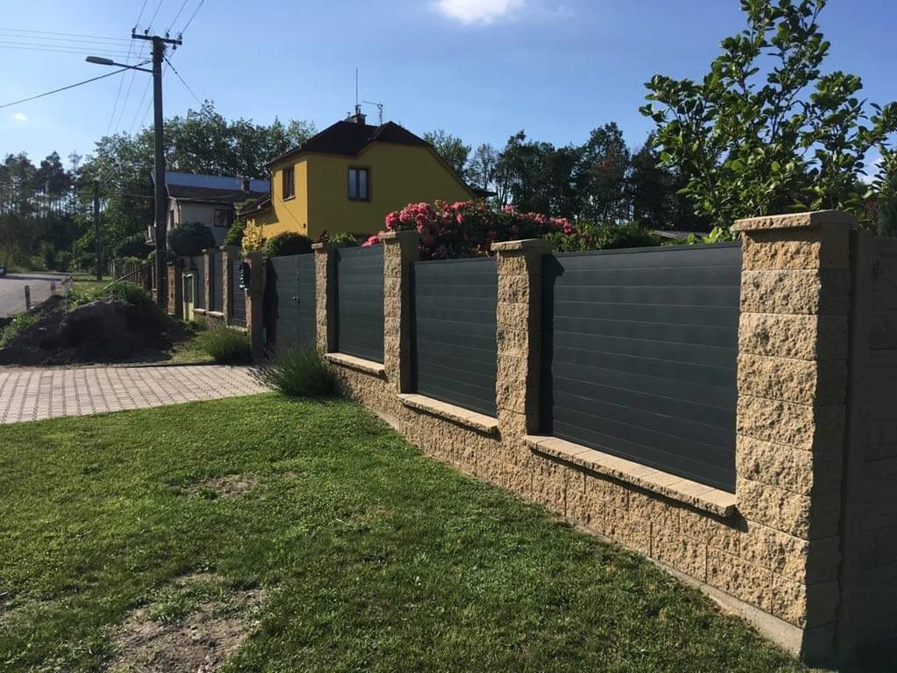 Complete fencing installation